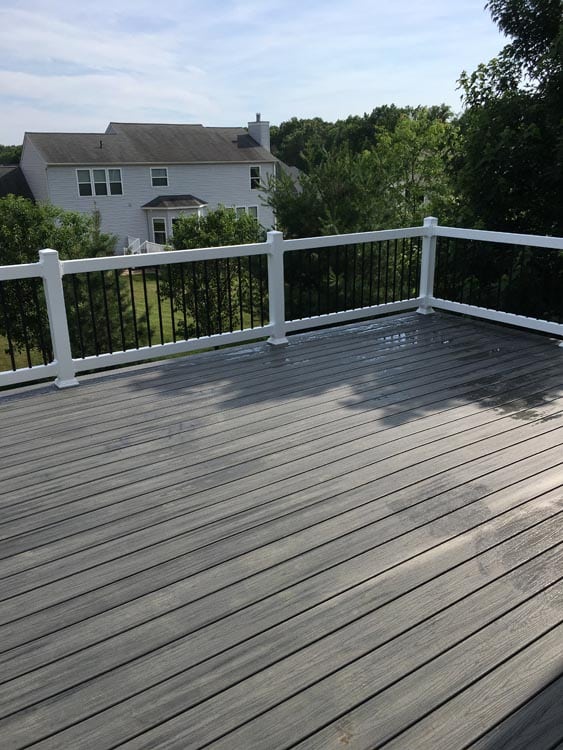 How To Decide On A Deck Rail Design 1