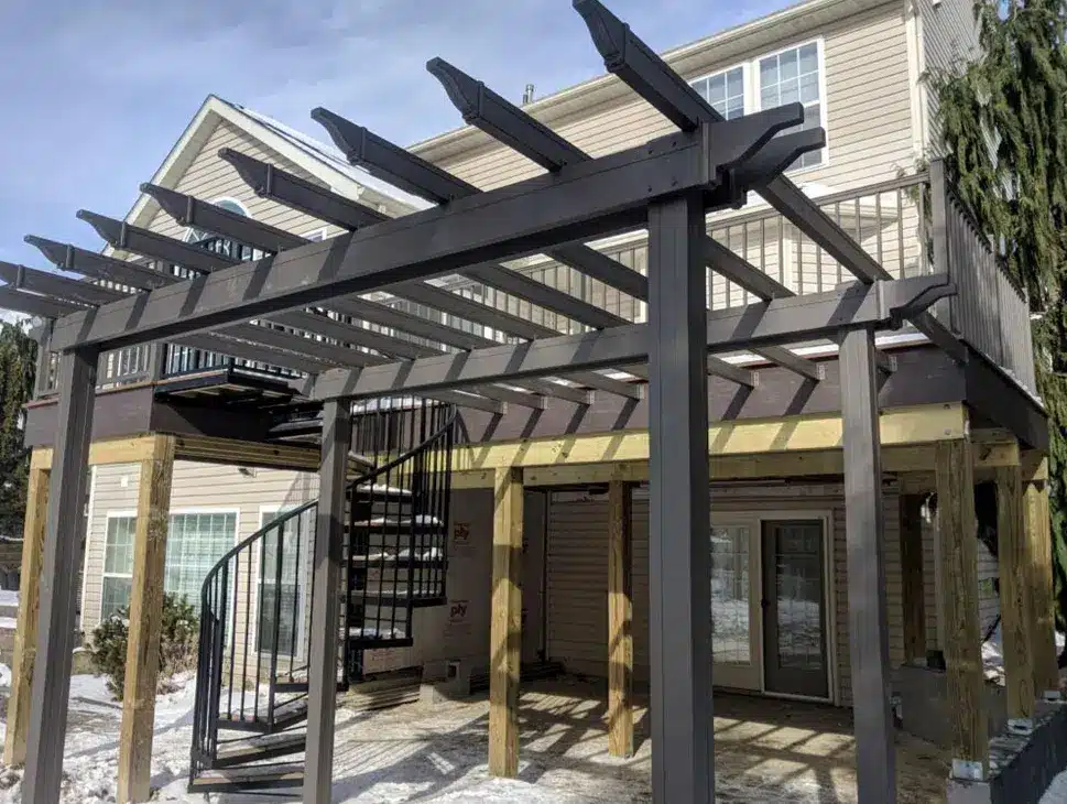 elevated deck and pergola built during the winter - Deck building materials discount on winter - Build a deck in Winter