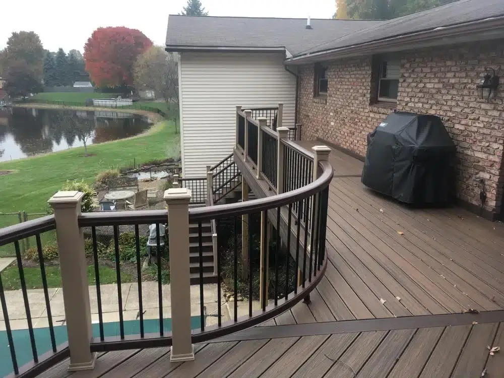 photo of curved deck railing on an elevated deck